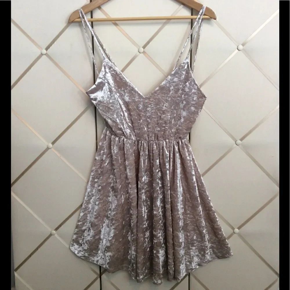 ROMEO AND JULIET COUTURE CRUSHED VELVET DRESS!